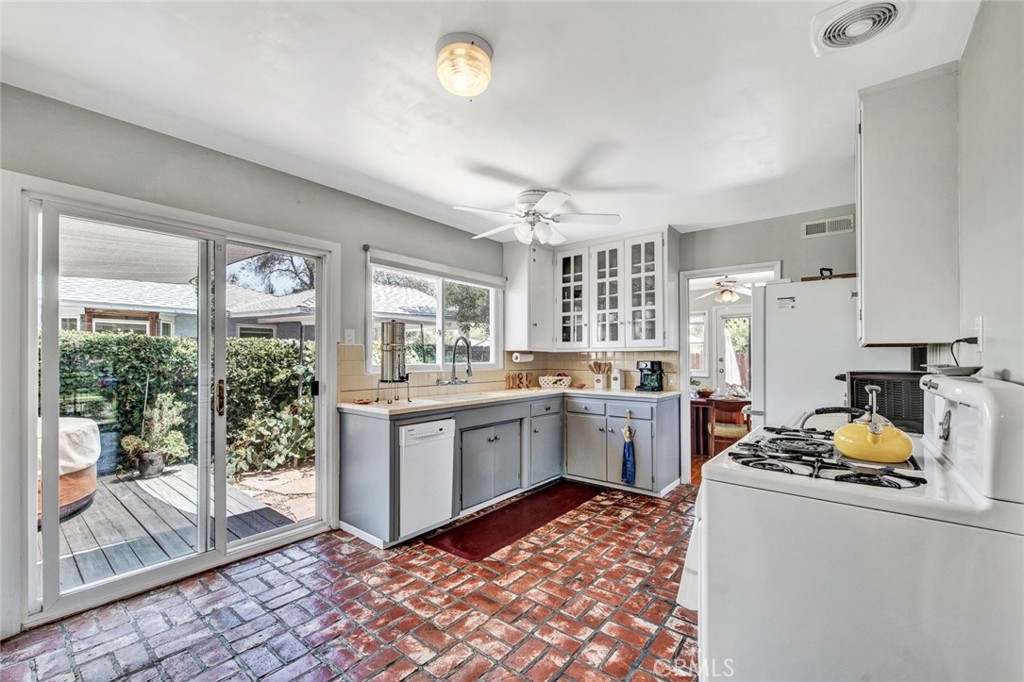 1135 W 10th Street, Santa Ana, CA, 92703