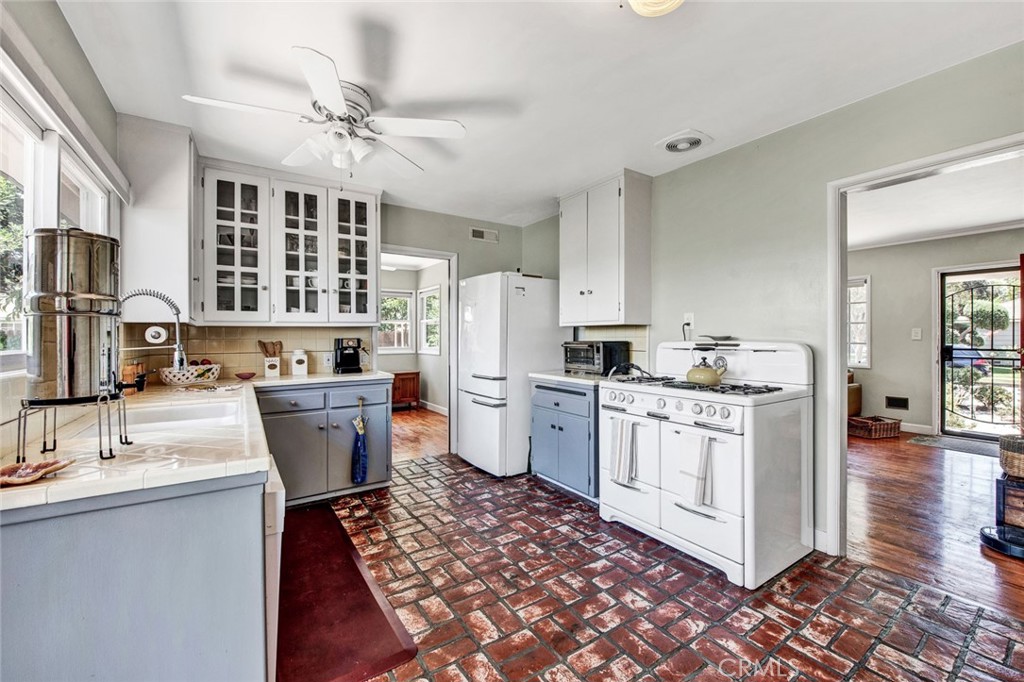 1135 W 10th Street, Santa Ana, CA, 92703