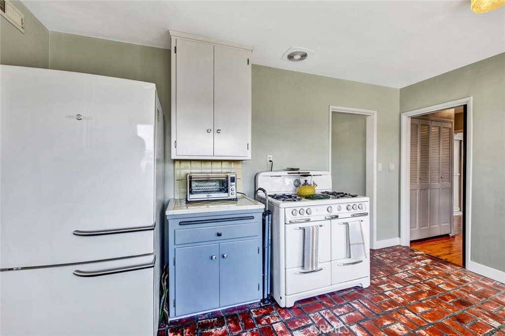 1135 W 10th Street, Santa Ana, CA, 92703