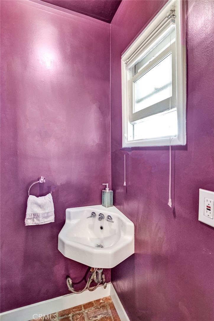 1135 W 10th Street, Santa Ana, CA, 92703