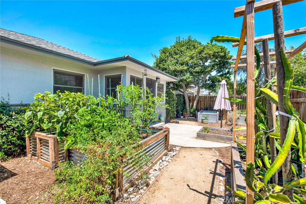 1135 W 10th Street, Santa Ana, CA, 92703