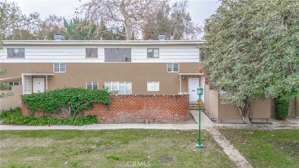 5389 1/2 Village, Los Angeles, CA, 90016 5389 1/2 Village, Los Angeles, CA, 90016
