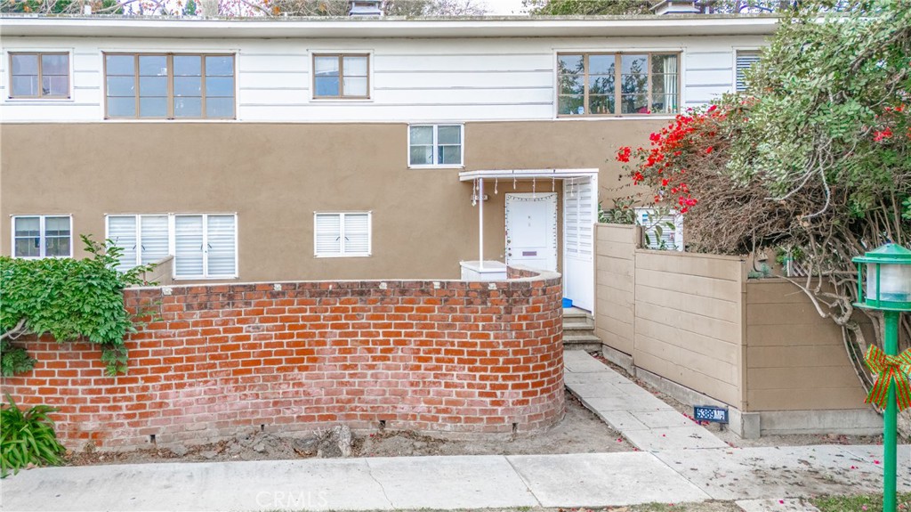 5389 1/2 Village, Los Angeles, CA, 90016 5389 1/2 Village, Los Angeles, CA, 90016