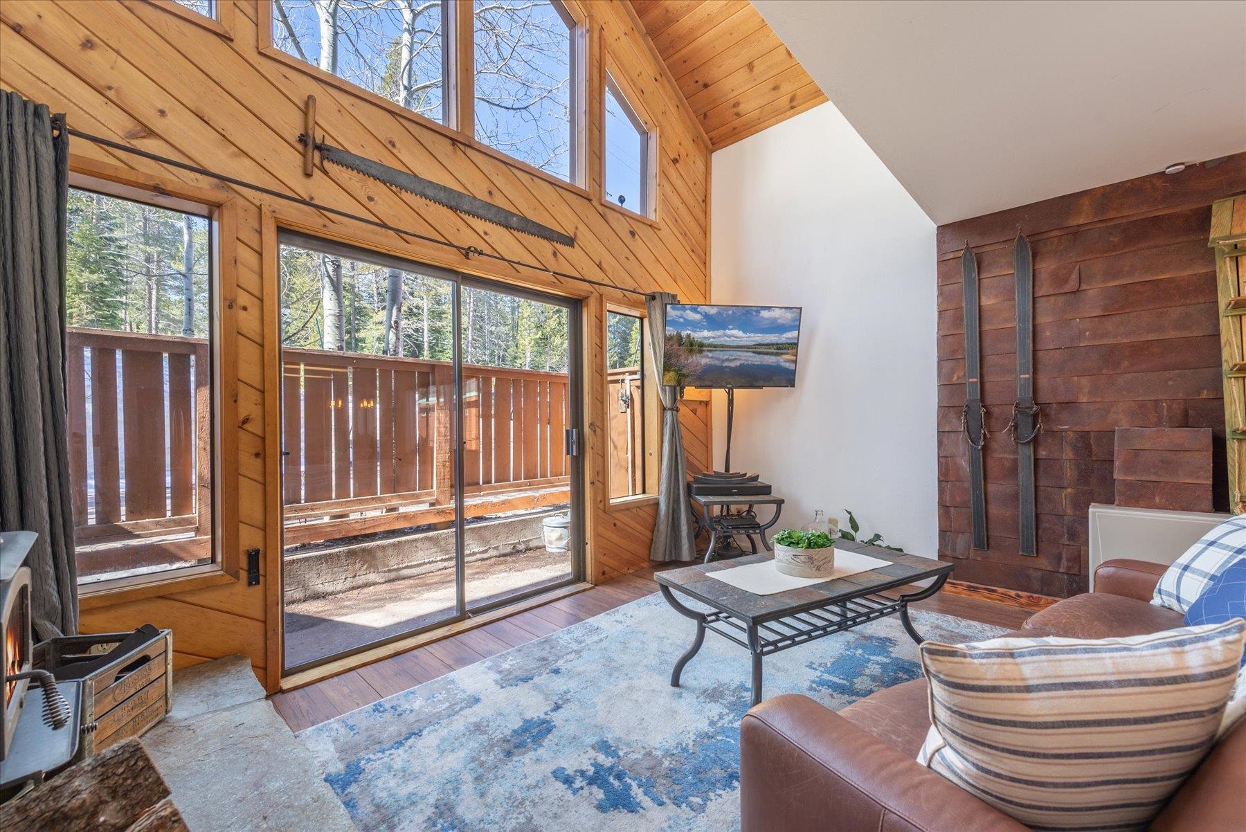 11441 Northwoods Boulevard UNIT B Truckee CA 96161-6049 Sold Property