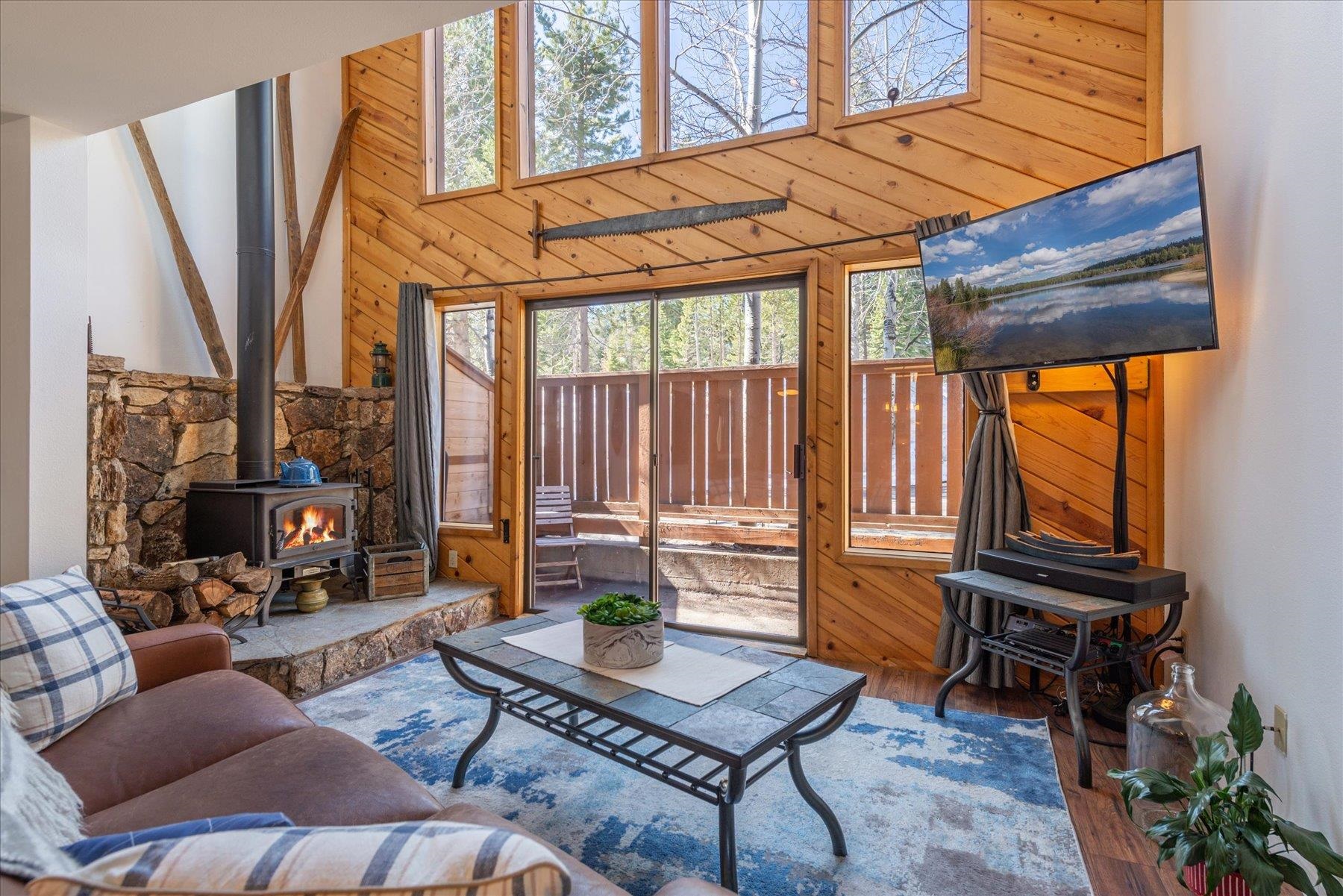 11441 Northwoods Boulevard UNIT B Truckee CA 96161-6049 Sold Property