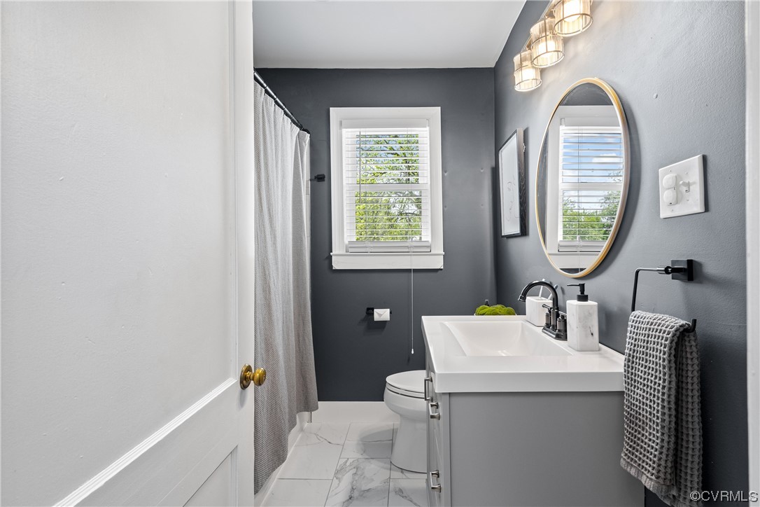 1st floor full bathroom.