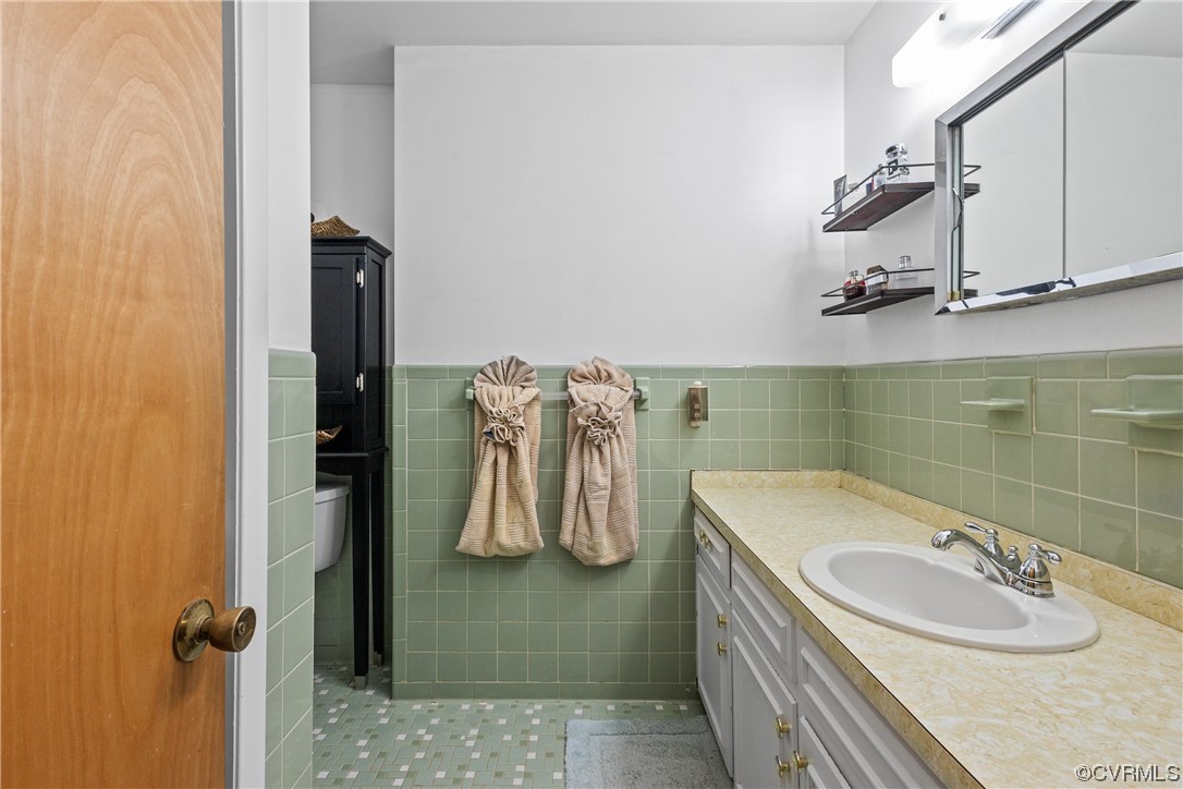 En-suite bathroom.
