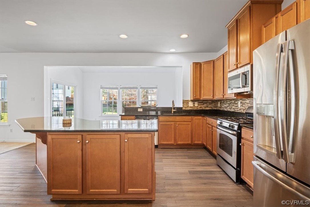 Open layout, eat-in kitchen with view into Florida