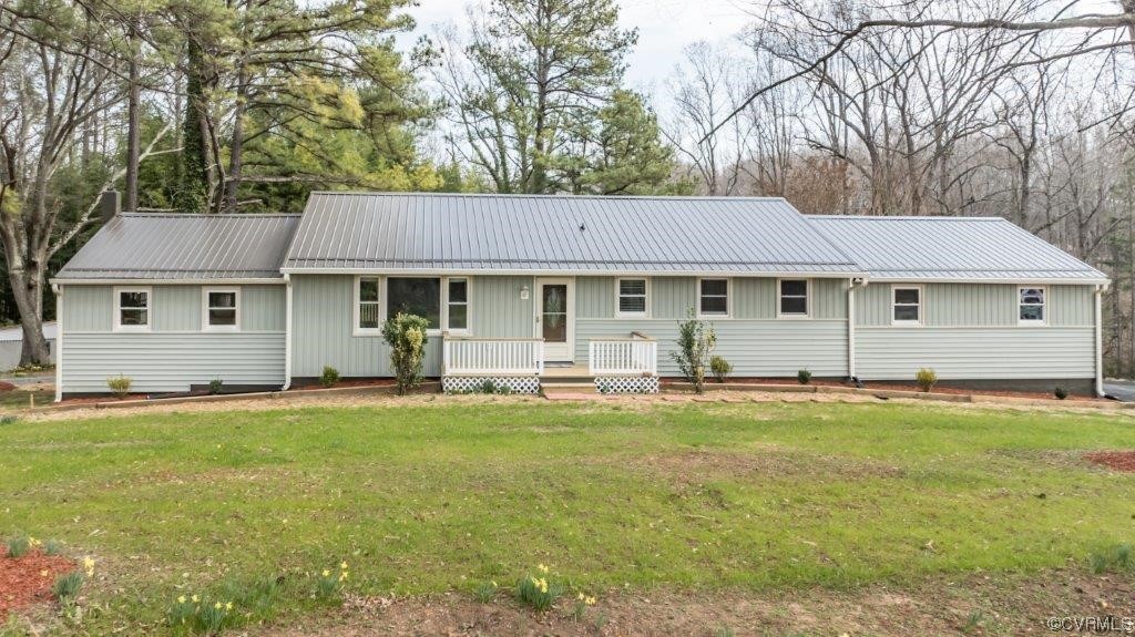 Single story home featuring a front yard