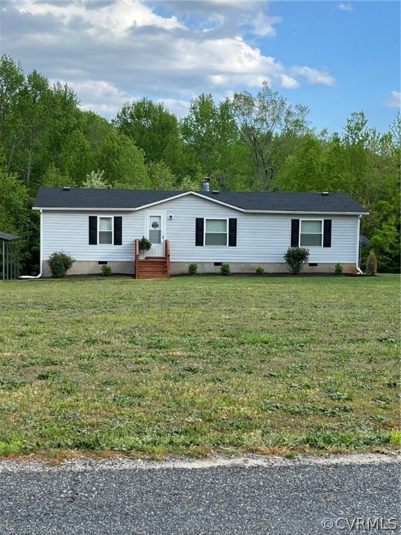 Manufactured / mobile home with a front yard
