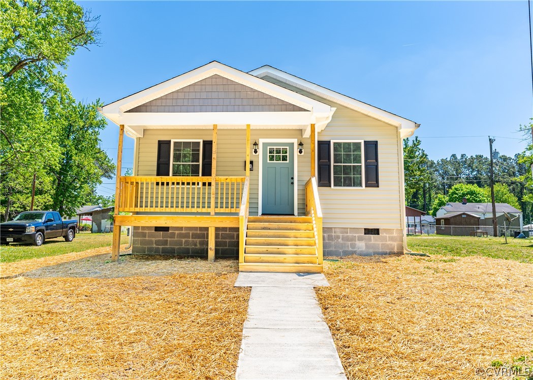 Bungalow-style house with covered porch