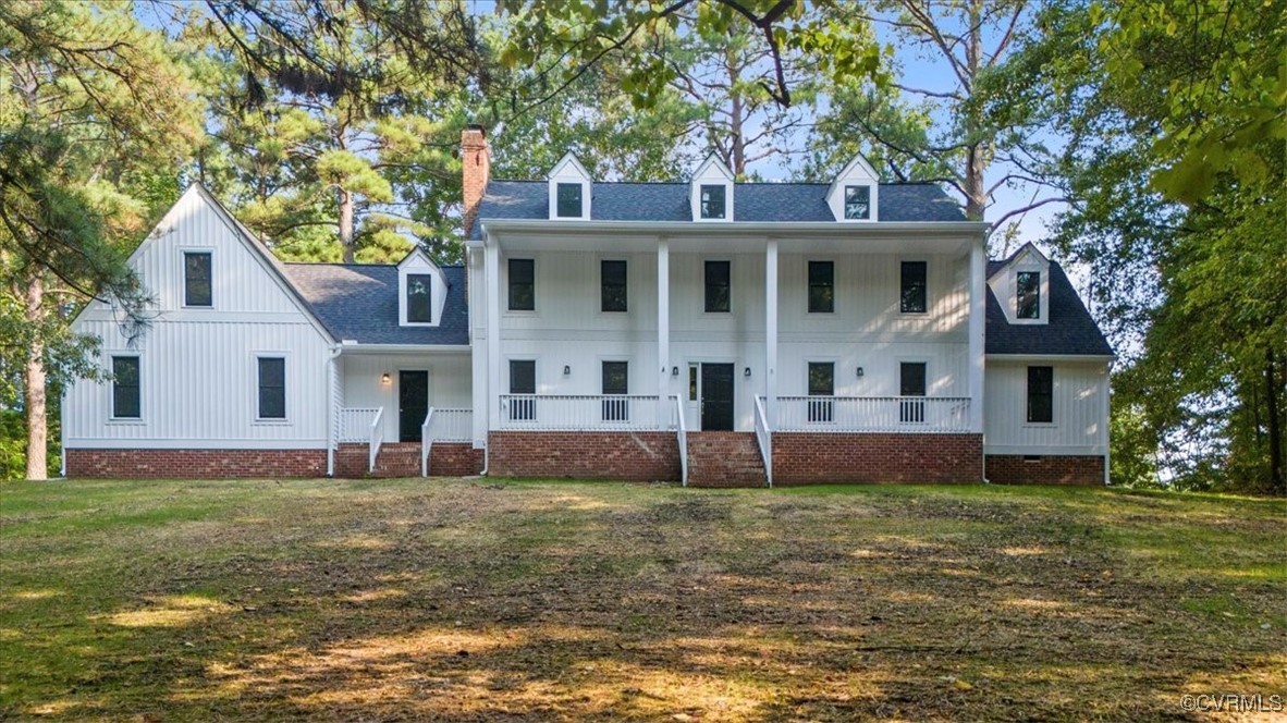 View of front of property featuring a porch and a