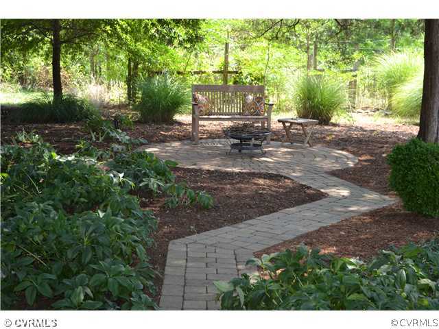 13501 Butler's Rd Yard/Garden