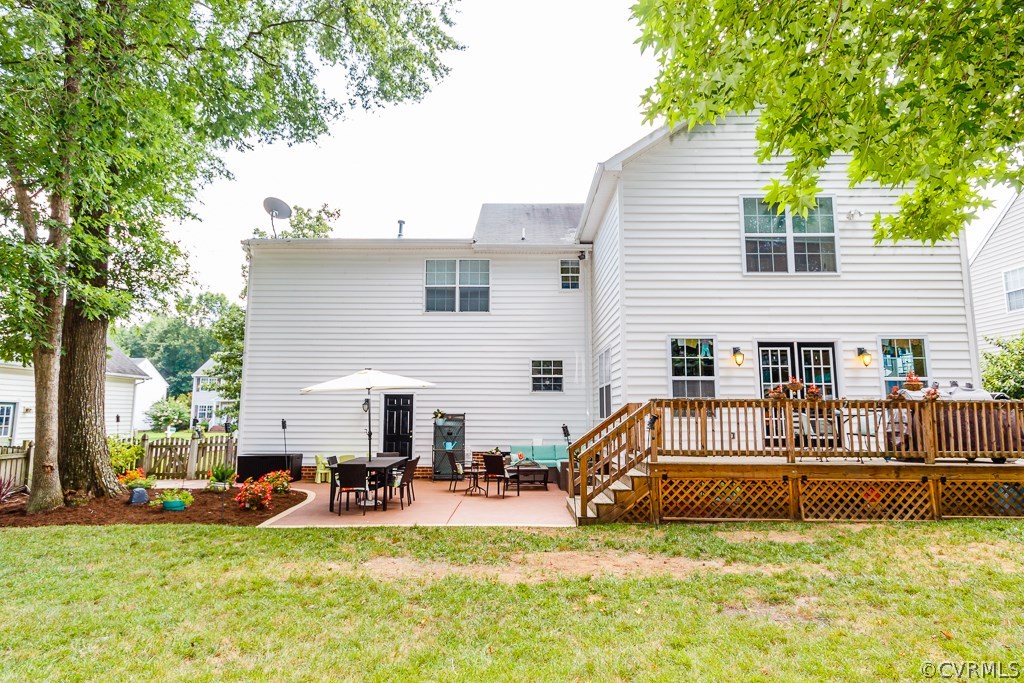 REAR EXTERIOR, 19' DECK, 22' X 20' PATIO, REAR PIC