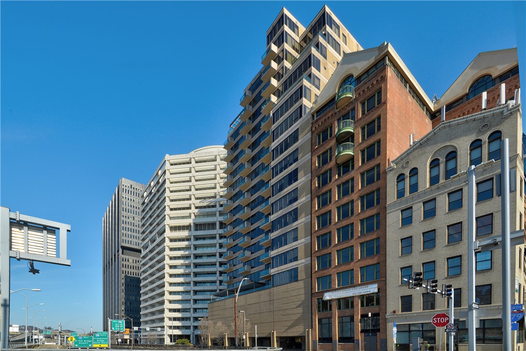 151 Fort Pitt Blvd 1202 Welcome to this well appointed urban sanctuary in