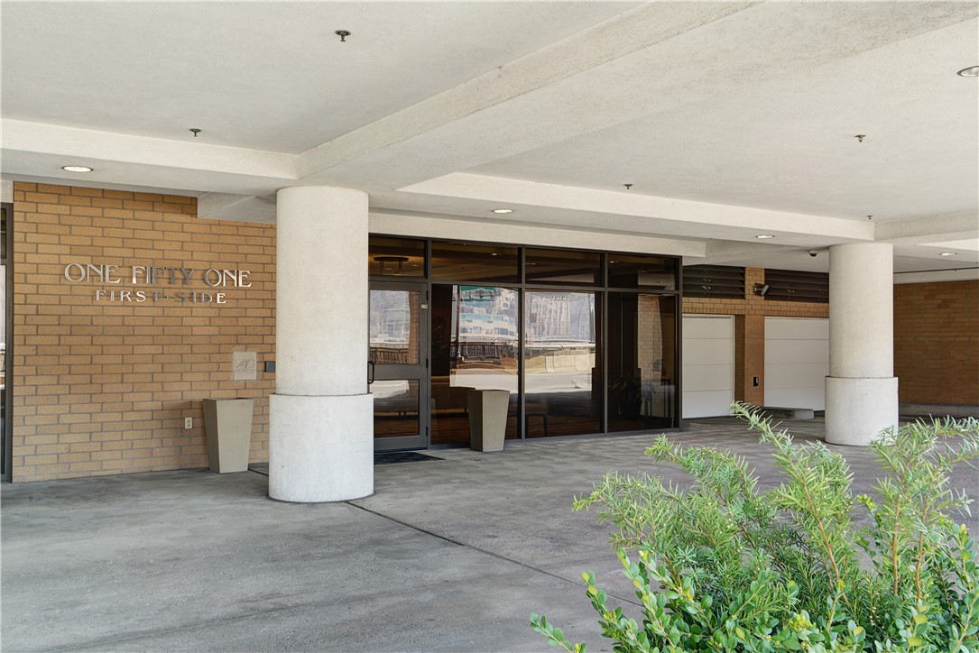 151 Fort Pitt Blvd 1202 A governor's driveway on Fort Pitt Boulevard provi
