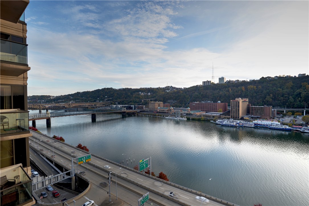 151 Fort Pitt Blvd 1202 This view shows the closeness of the Smithfield St