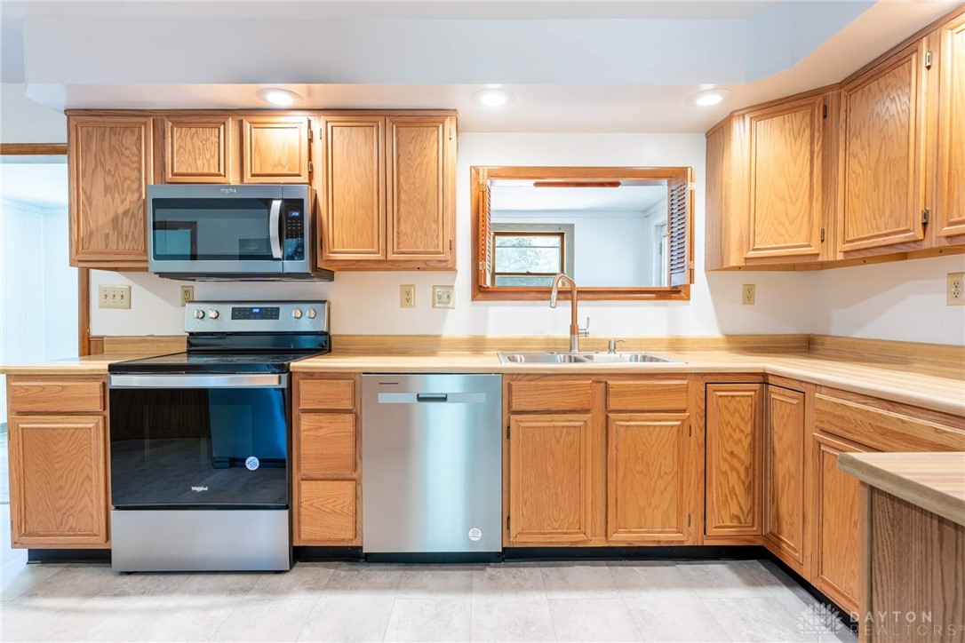 3233 Idylwilde Boulevard Sold Property