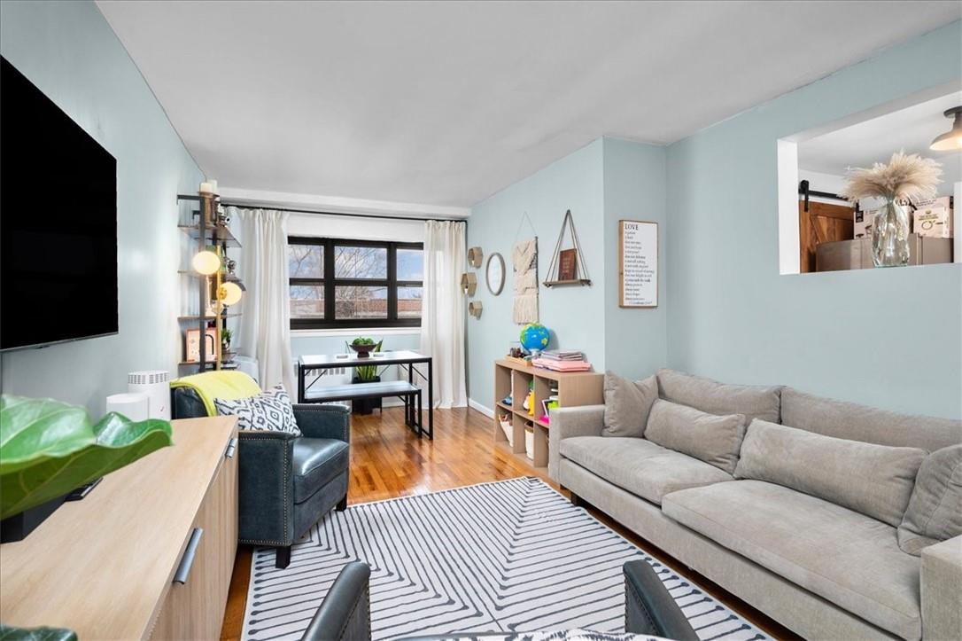 4200 Herkimer UNIT 4g Bronx Ny 10470 Living Room