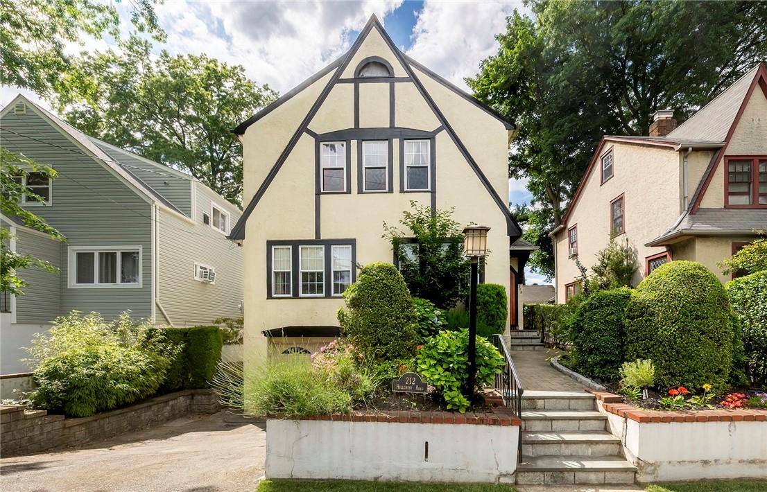 Daniel's Sold Listings Front of Structure