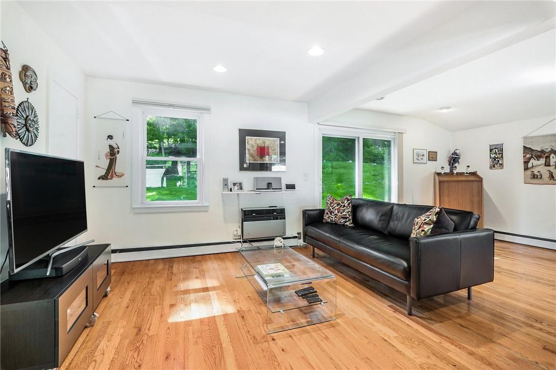 54 Marion Hartsdale Ny 10530 Living Room