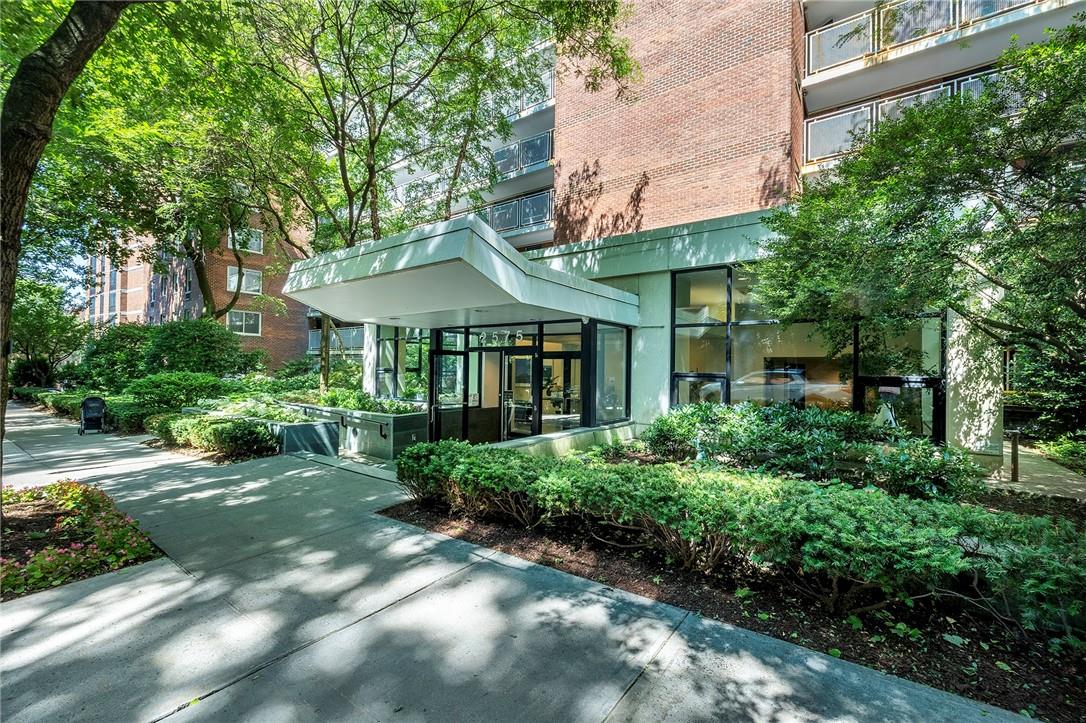 2575 Palisade UNIT 1j Bronx Ny 10463 Front of Structure