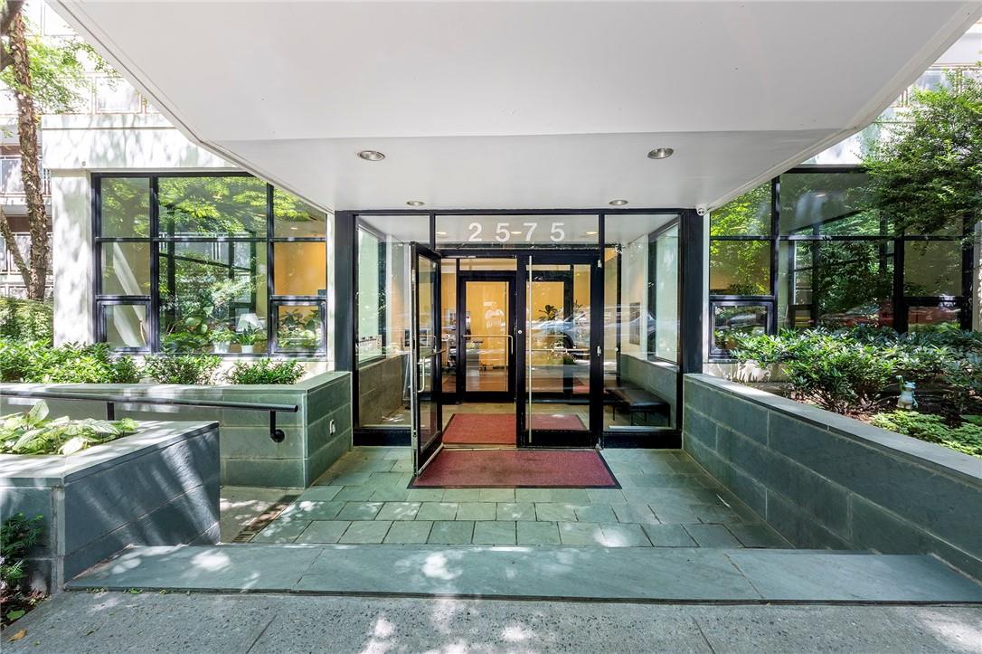 2575 Palisade UNIT 1j Bronx Ny 10463 Entry