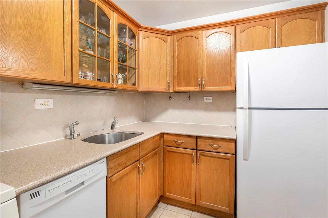 2575 Palisade UNIT 1j Bronx Ny 10463 Kitchen