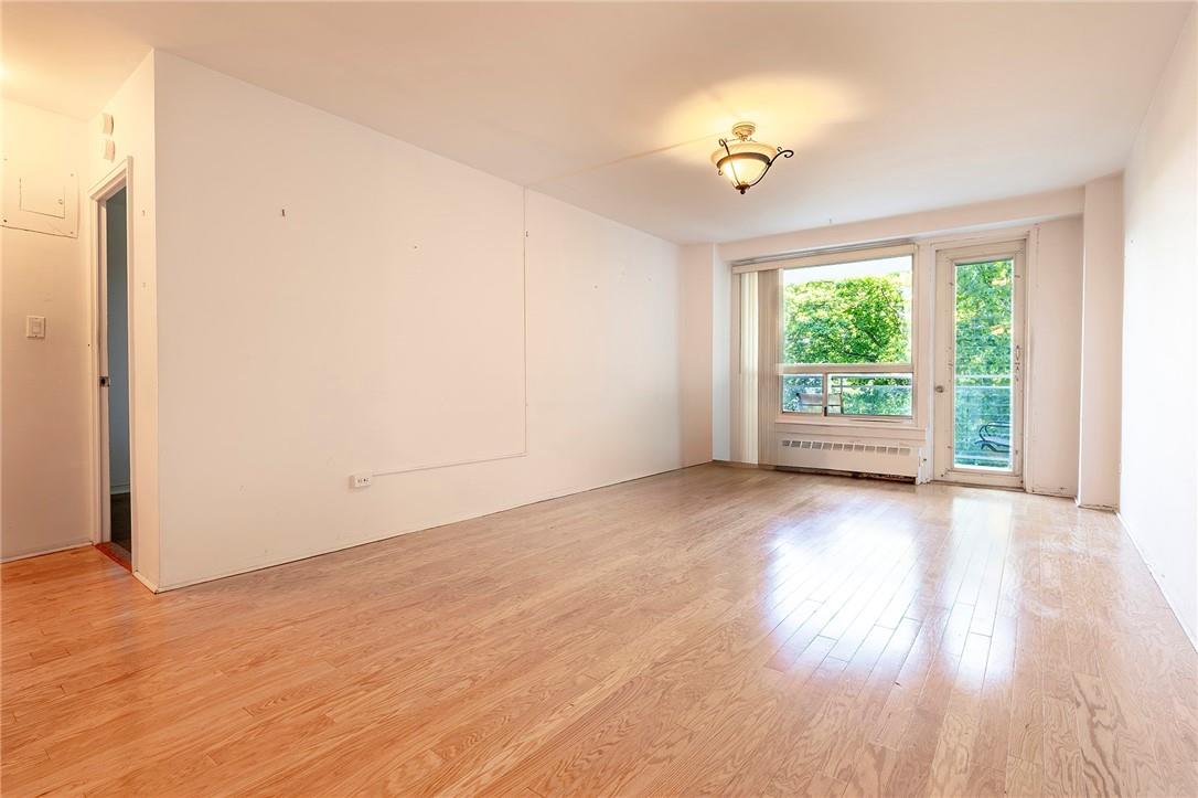 2575 Palisade UNIT 1j Bronx Ny 10463 Living Room