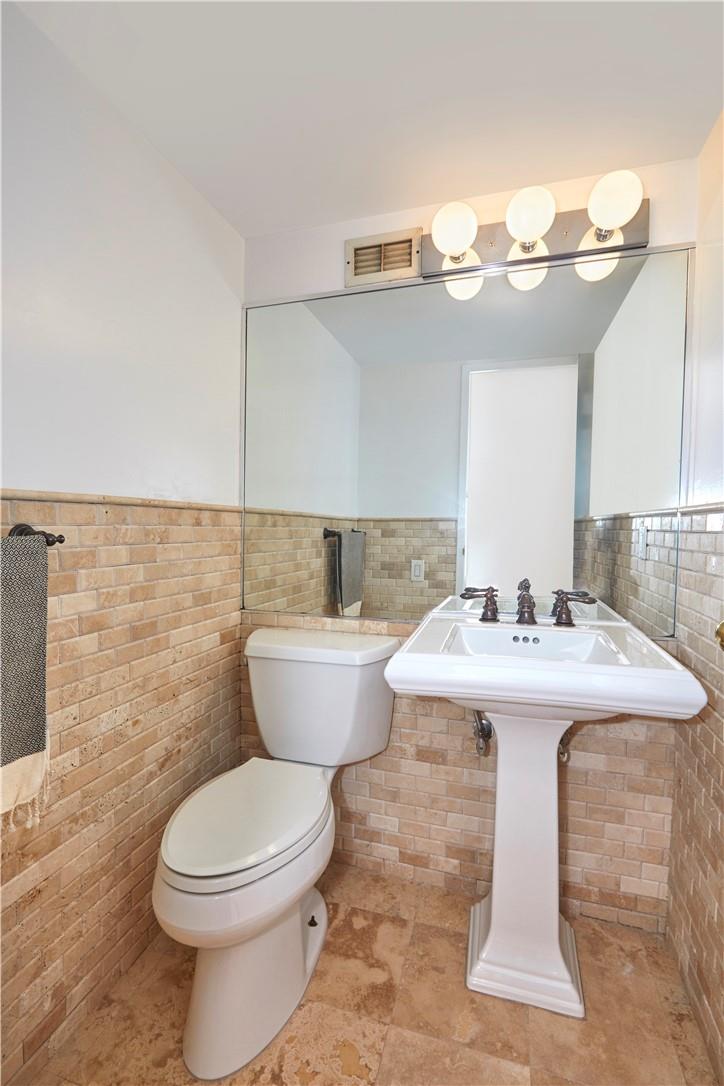 23 Water Grant UNIT 4c Yonkers Ny 10701 Bathroom