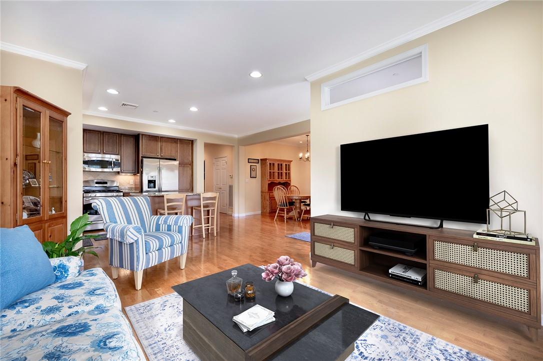 909 Egrets Carmel Ny 10512 Living Room