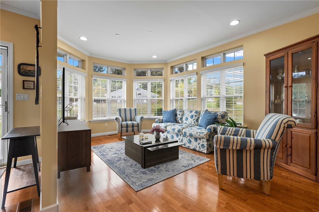 909 Egrets Carmel Ny 10512 Living Room