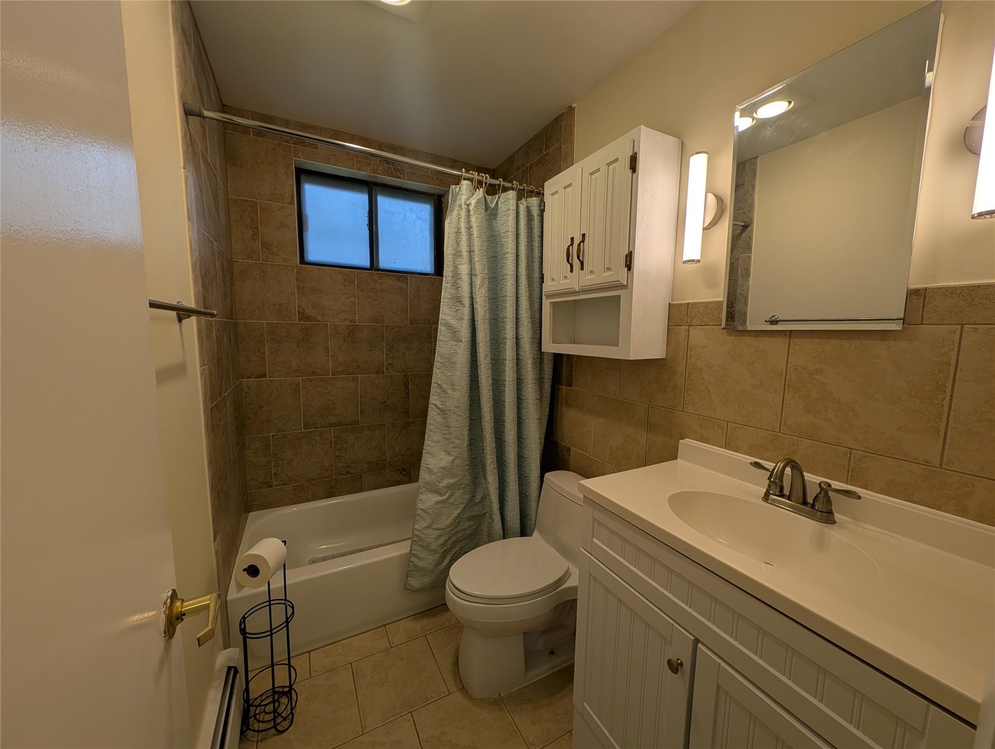 65 Richmond Ronkonkoma Ny 11779 Bathroom