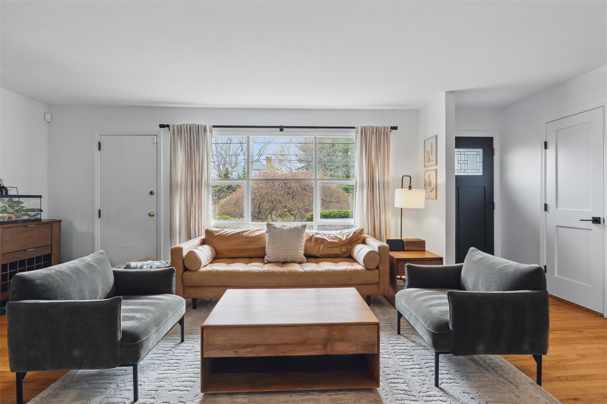902 Post Road Scarsdale Ny 10583 Living Room