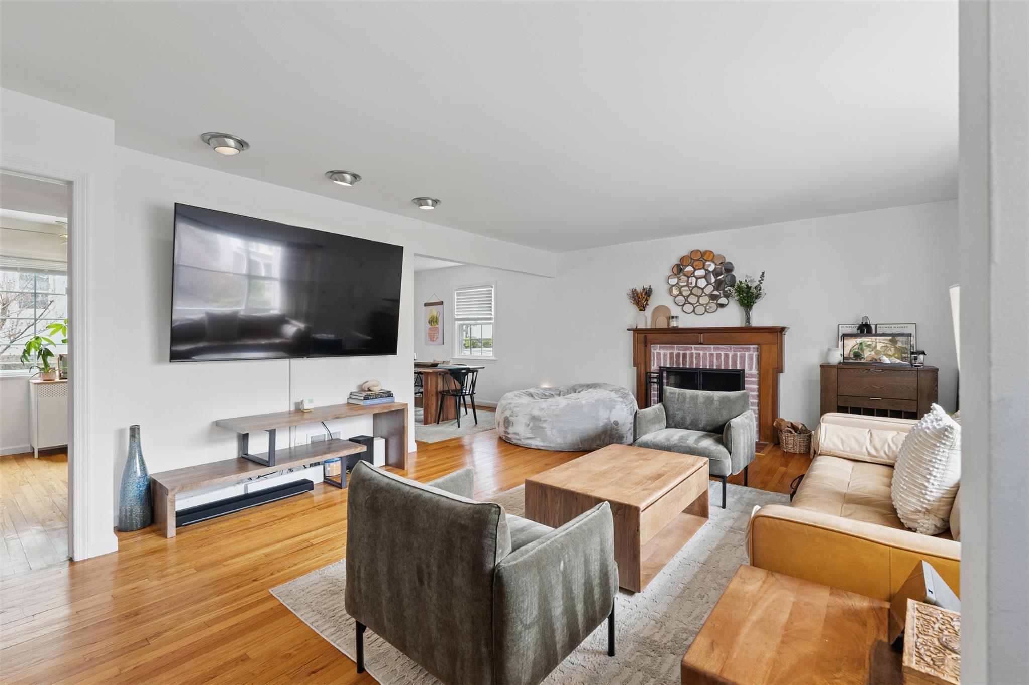 902 Post Road Scarsdale Ny 10583 Living Room