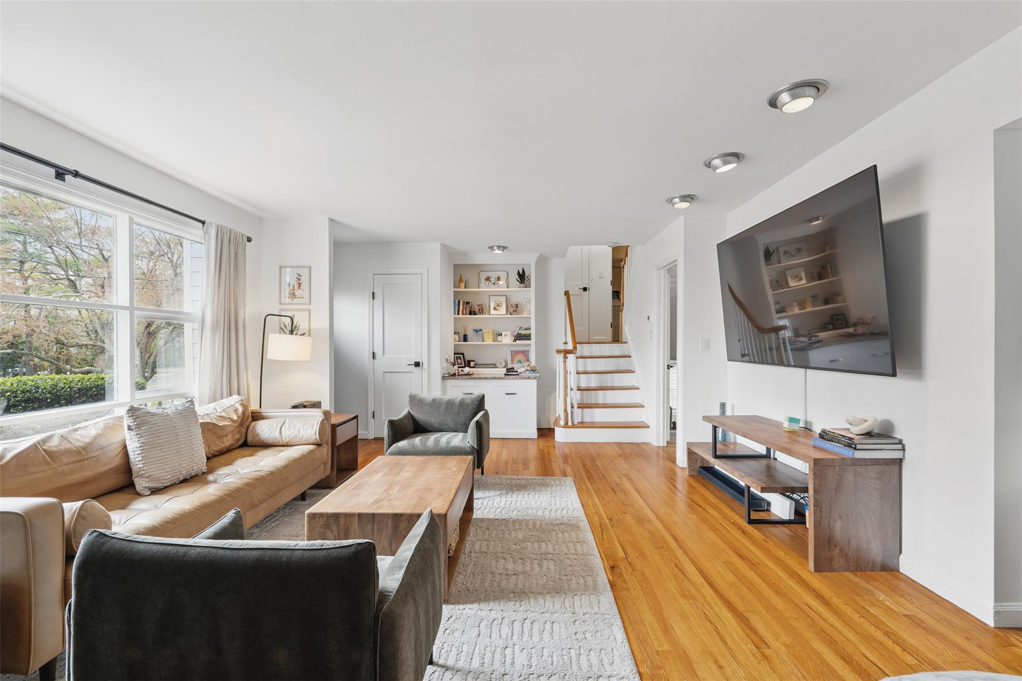 902 Post Road Scarsdale Ny 10583 Living Room