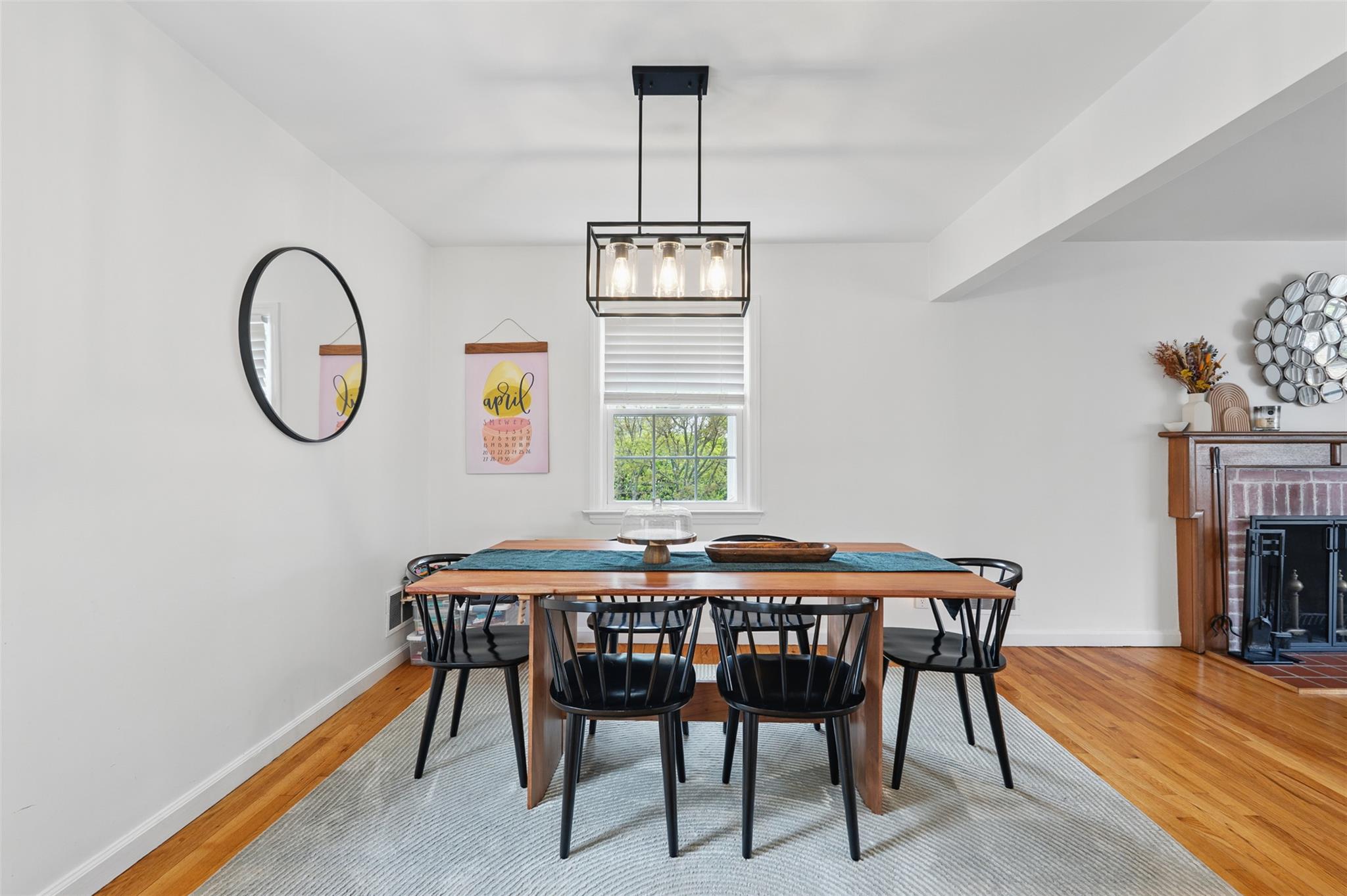 902 Post Road Scarsdale Ny 10583 Dining Area