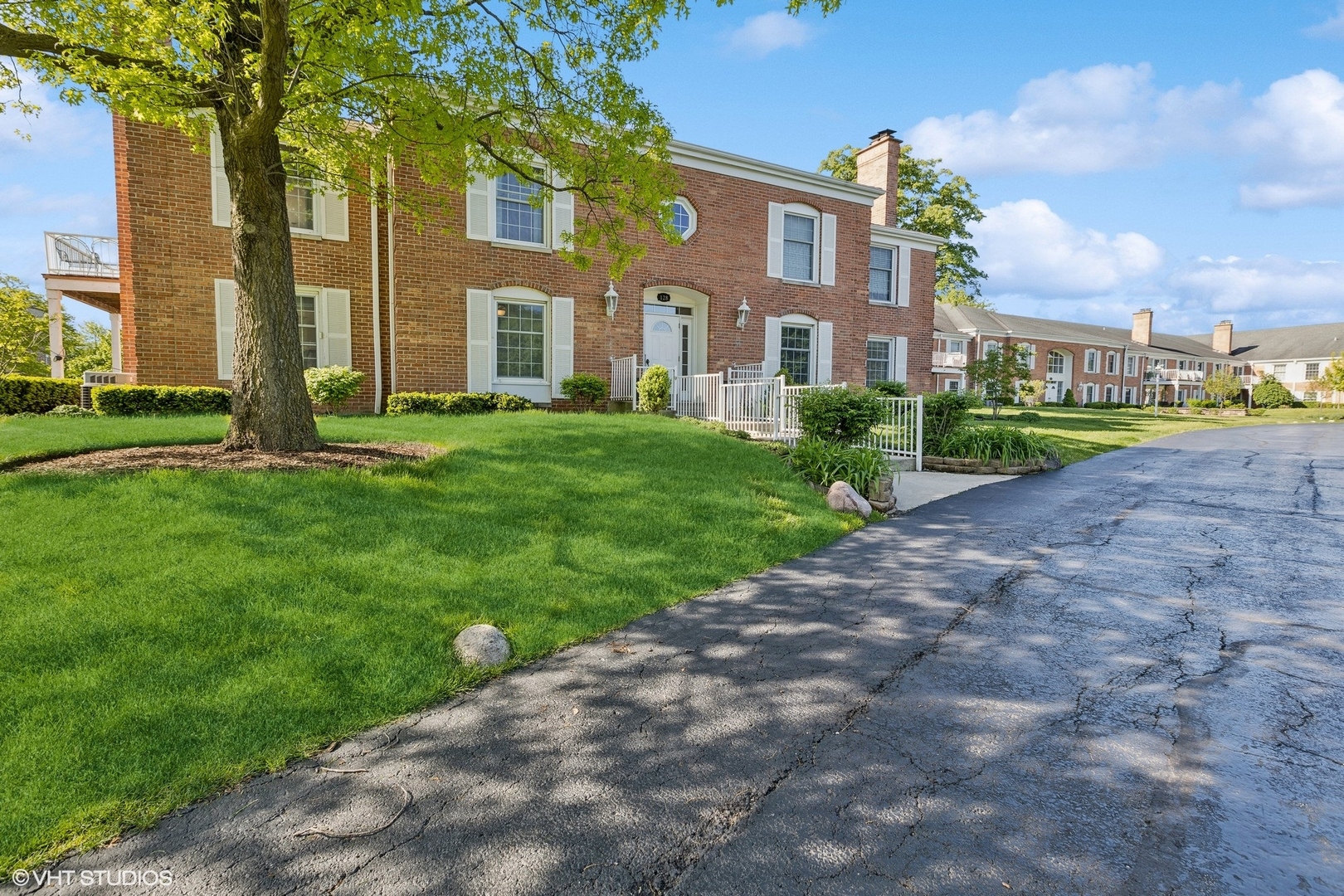 128 Carriage Way UNIT 117-B, Burr Ridge IL 60527 Sold Property