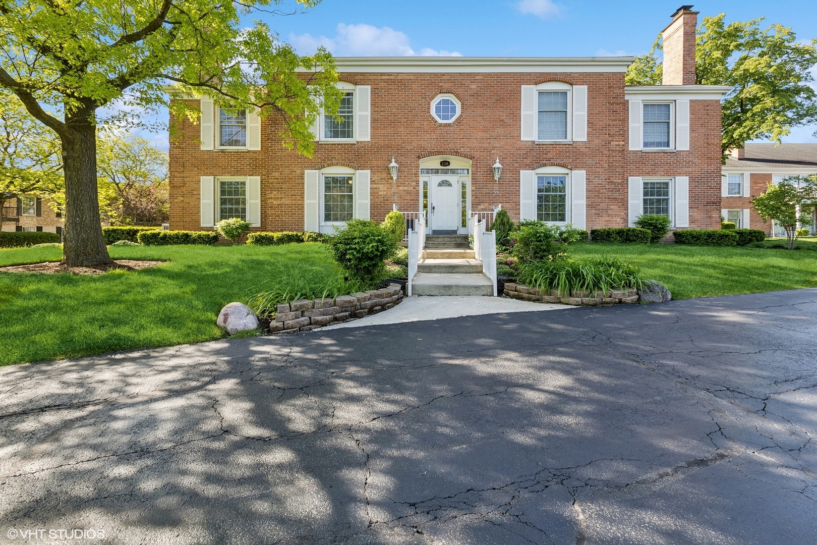 128 Carriage Way UNIT 117-B, Burr Ridge IL 60527 Sold Property