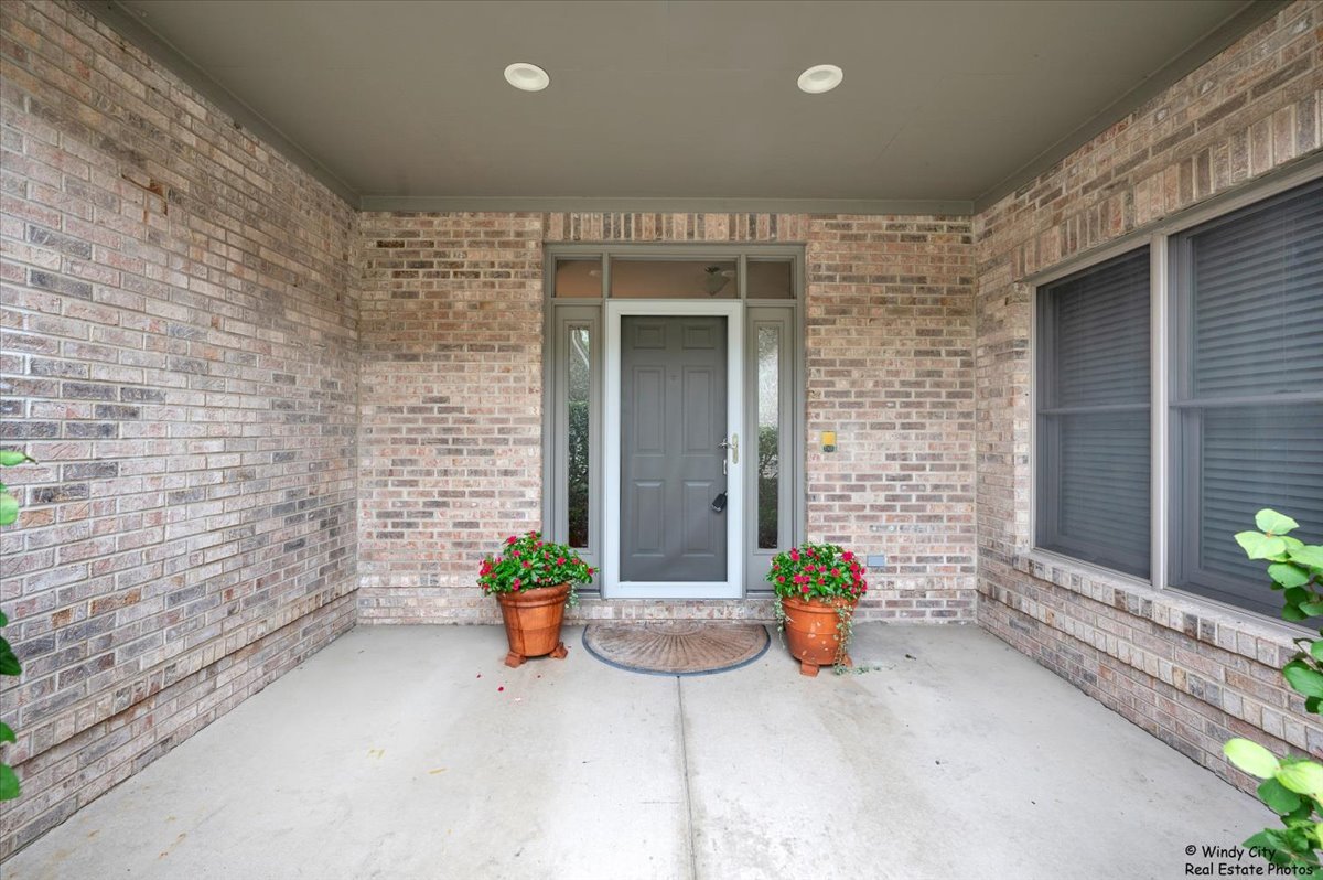 921 Oak Crest, St. Charles IL 60175 Sold Property