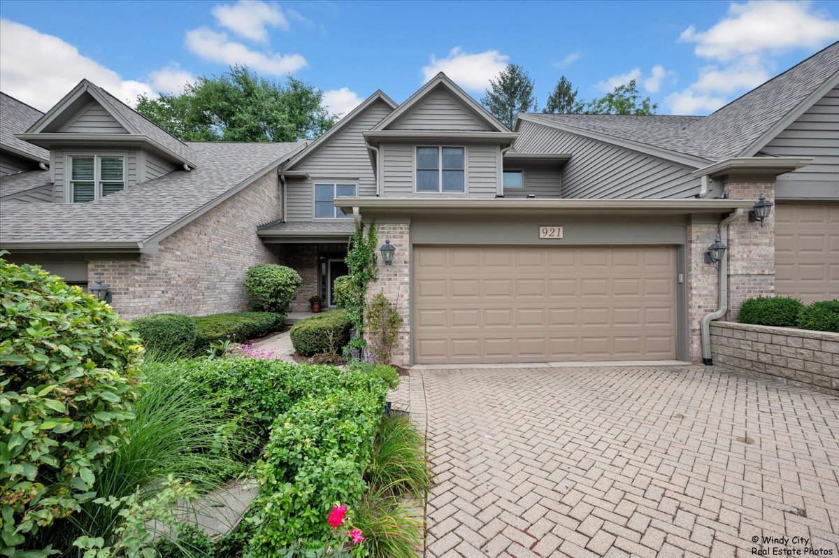 921 Oak Crest, St. Charles IL 60175 Sold Property