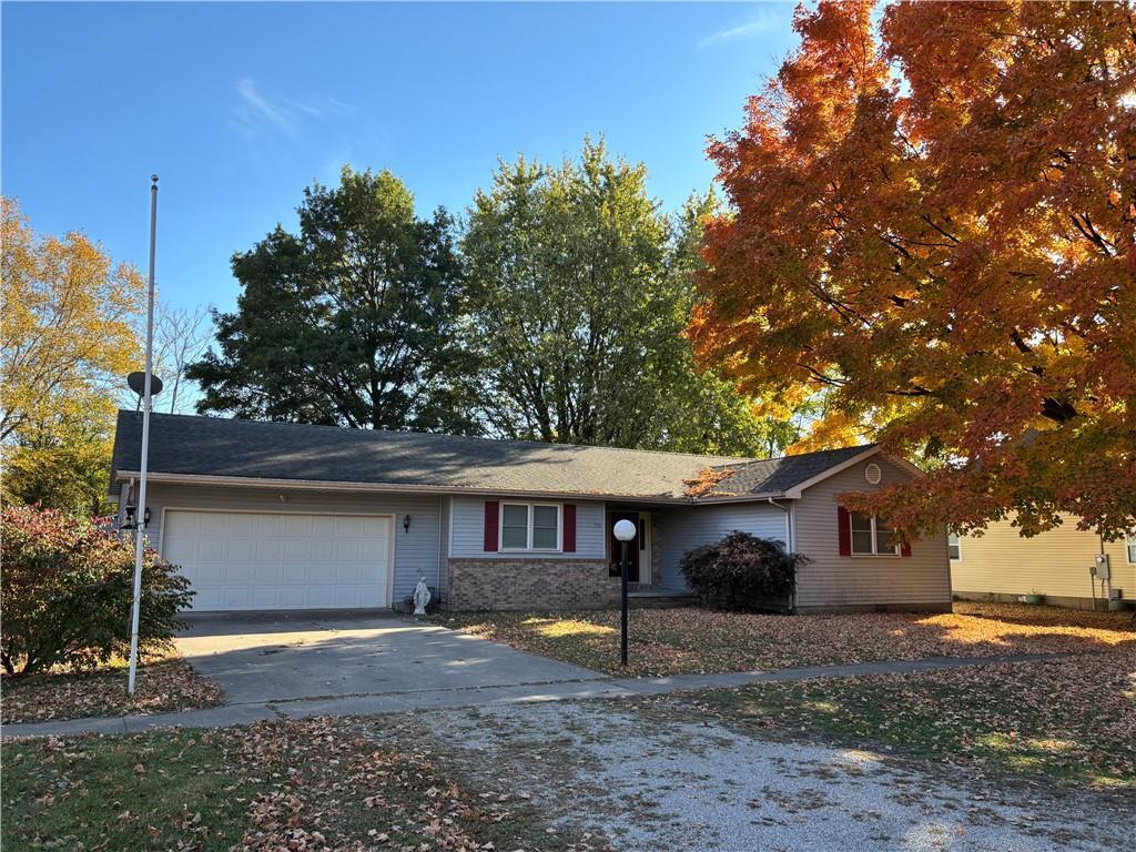 715 Maine, Windsor IL 61957 Sold Property