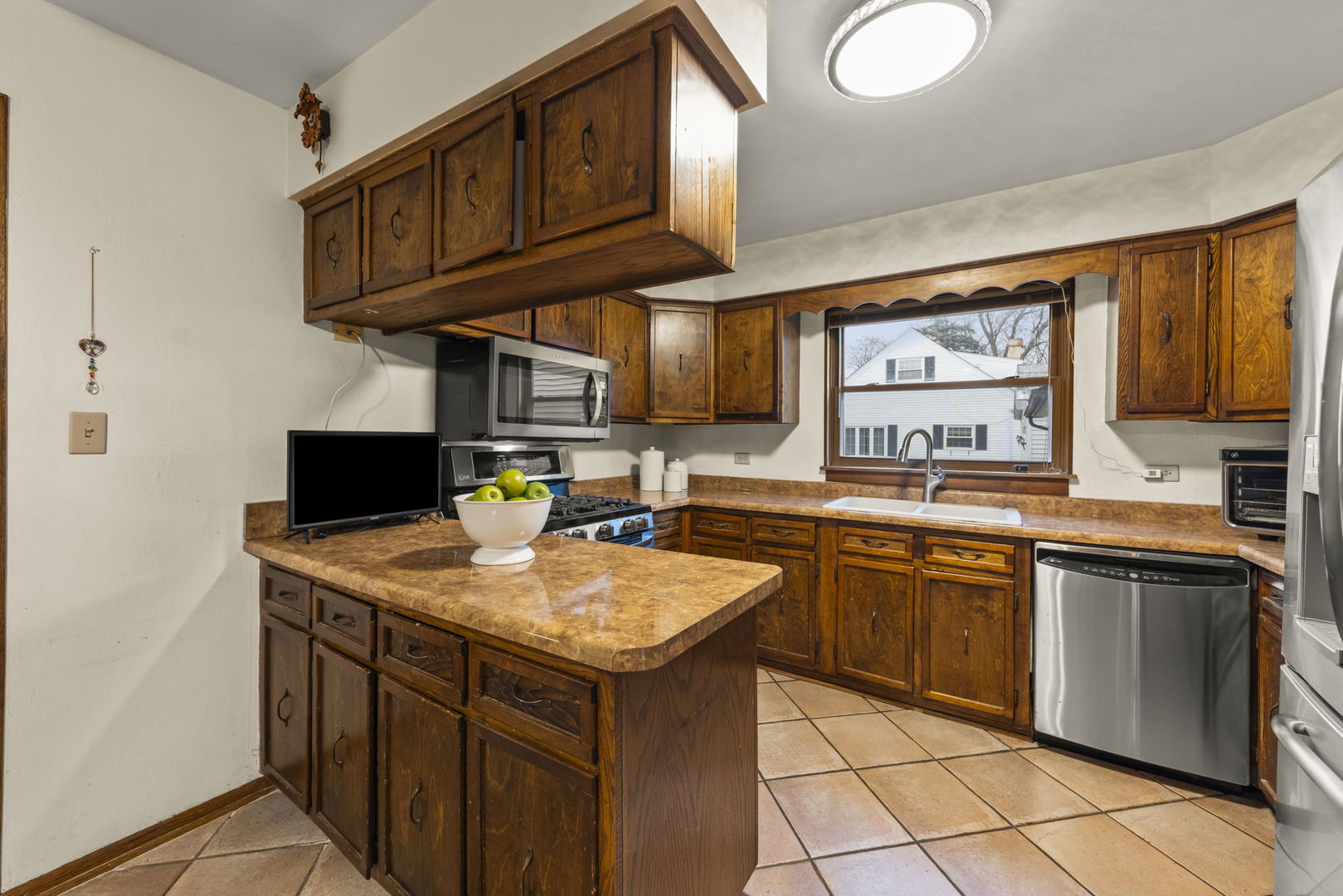 232 Ahrens Lombard Sold Property