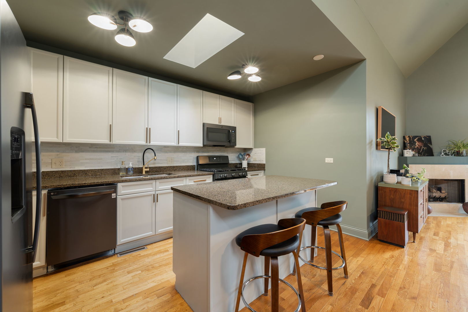 2151 Roscoe UNIT 3e Chicago Sold Property