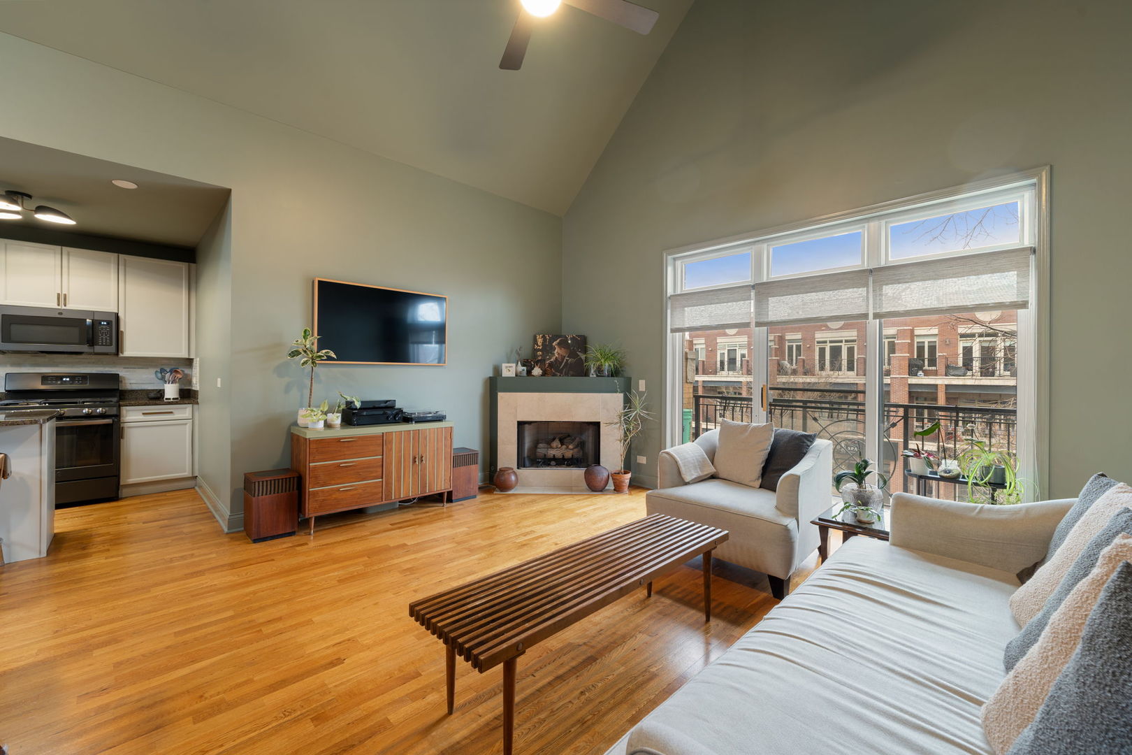 2151 Roscoe UNIT 3e Chicago Sold Property
