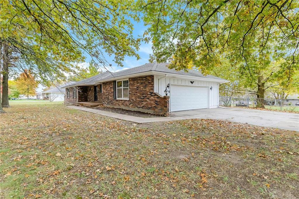 995 Gregory, Peculiar MO 64078 Sold Property