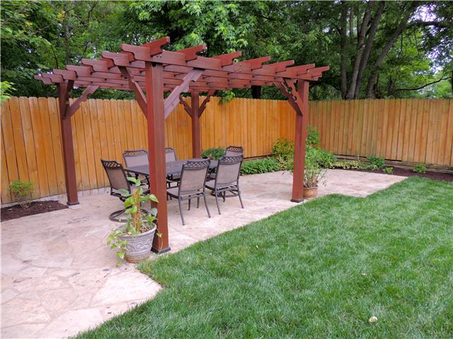 Great area for picnic in the back yard.