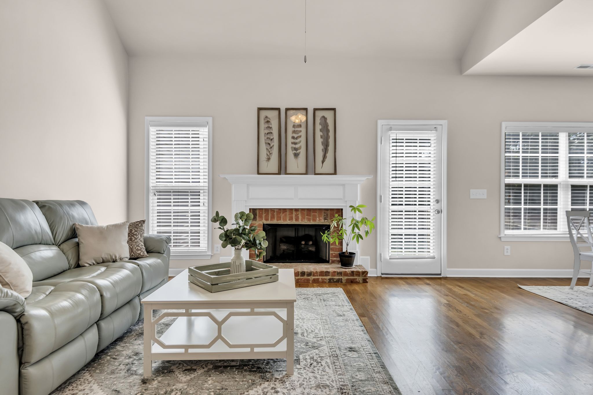 Look at the gorgeous gas fireplace!