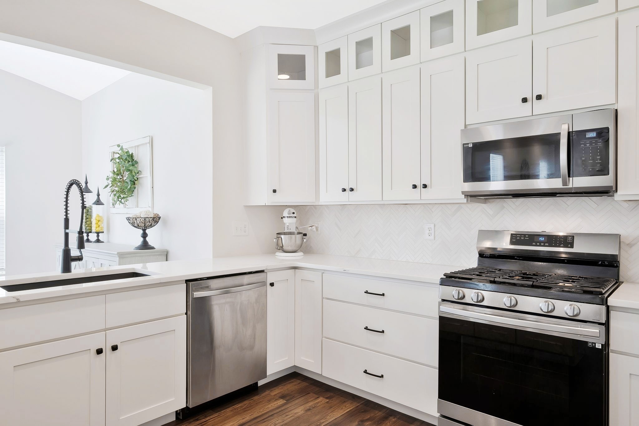 1013 Prince St STUNNING brand new Kitchen with floor to ceiling cabinets, quartz countertops, new sink, faucet, new appliances, custom wood work, custom built pantry shelving and so much more!