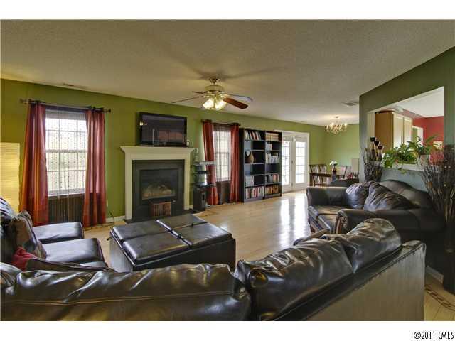 10700 Glenluce, Charlotte NC 28213 Sold Property